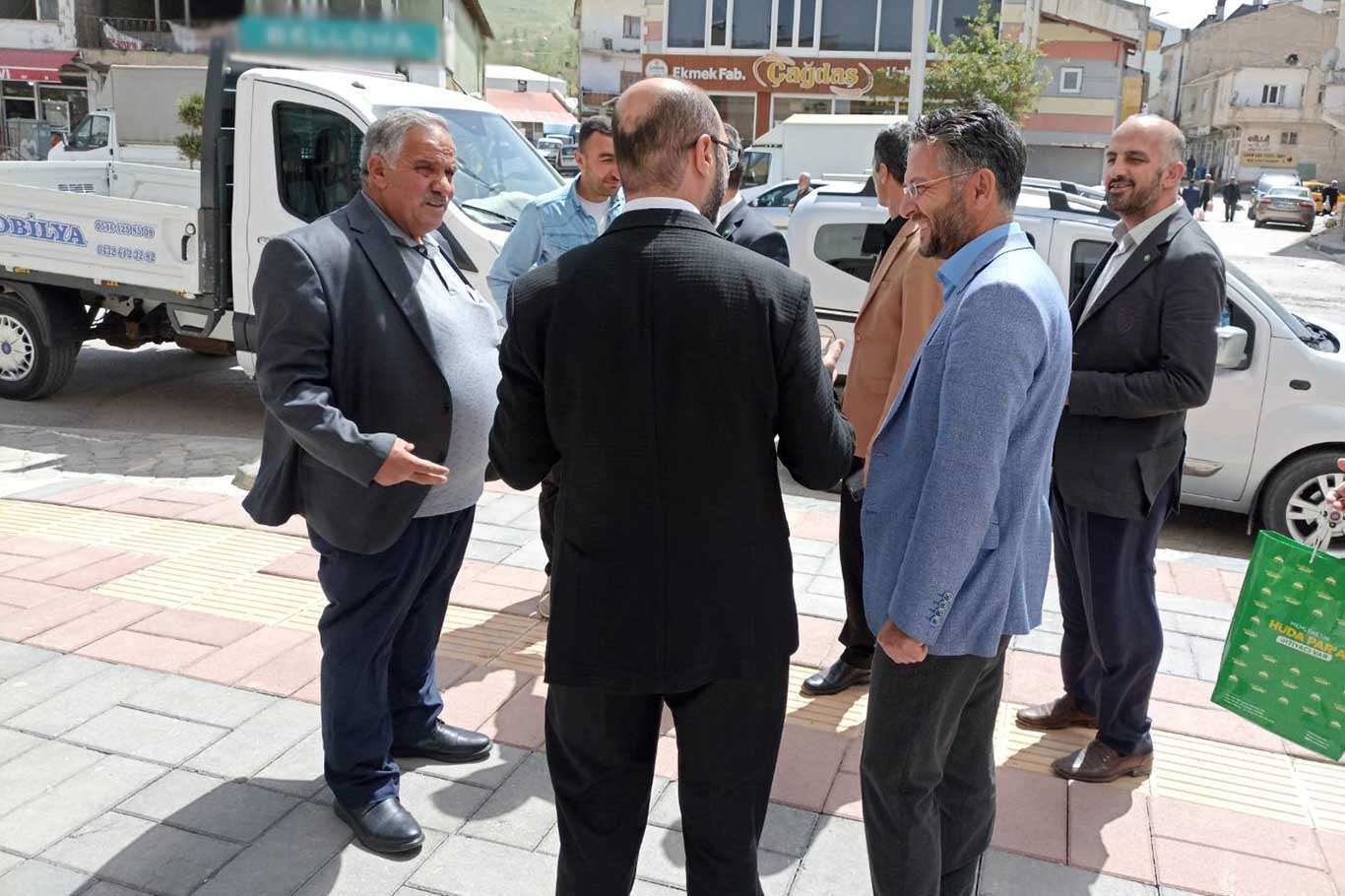 HÜDA PAR Genel Başkan Yardımcısı Tanrıkulu Van'da esnafı ziyaret etti